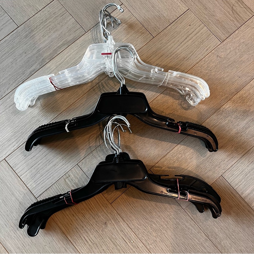 20 COMMERCIAL GRADE PLASTIC ADULT HANGERS